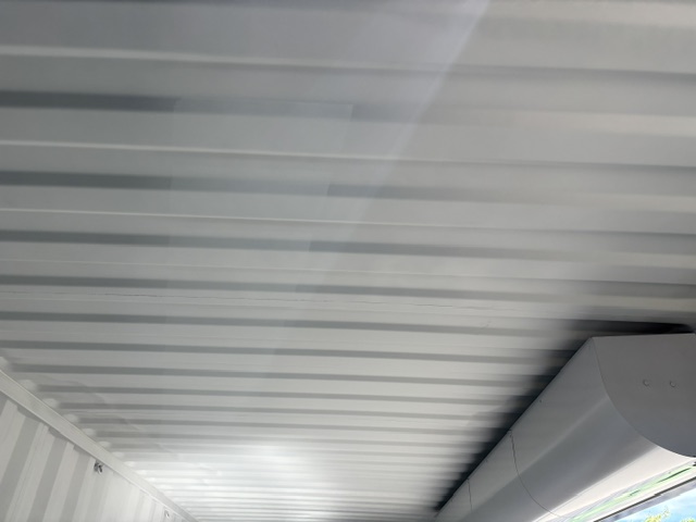 【北陸】新古20ft ドライスチールコンテナ　右中央3mシャッター付き