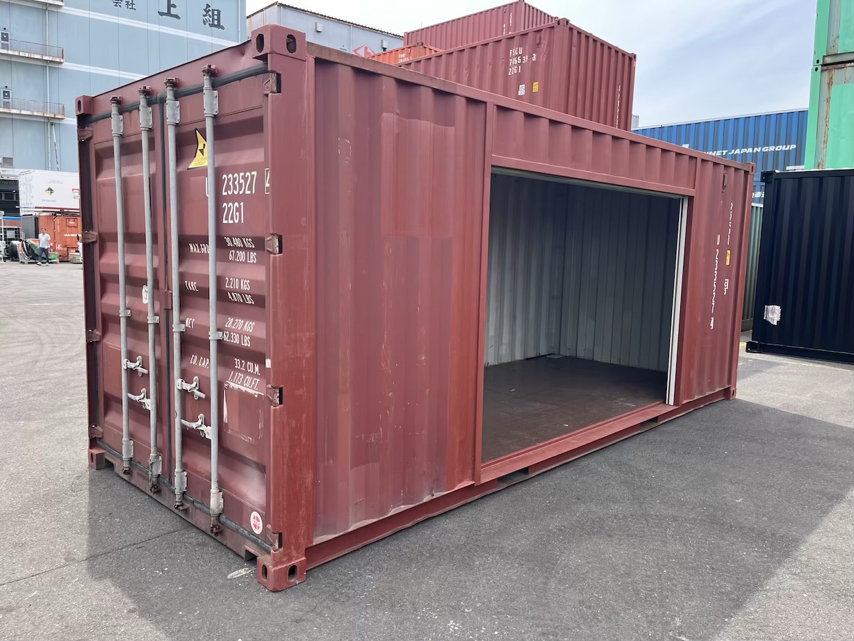 【横浜】中古20FTドライスチールコンテナ　右中央3Mシャッター付き(U2335274)