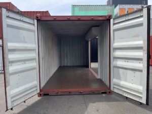 【横浜】中古20FTドライスチールコンテナ　右中央3Mシャッター付き(U2335274)