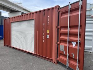 【横浜】高年式20FTドライスチールコンテナ　左中央3Mシャッター付き(U1919260)