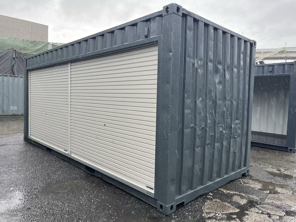 【横浜】中古20FTドライスチールコンテナ　右パネル フルシャッター付き(U2824705)