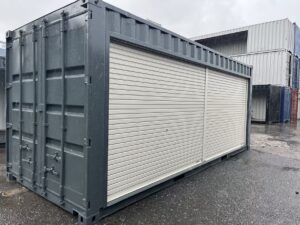 【横浜】中古20FTドライスチールコンテナ　右パネル フルシャッター付き(U2824705)