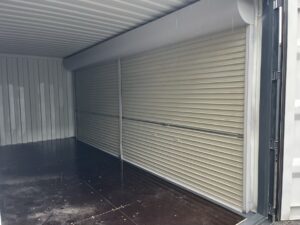 【横浜】高年式20FTドライスチールコンテナ　右パネル フルシャッター付き(NEWU2198831)