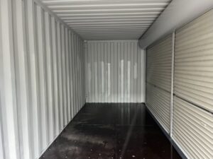 【横浜】高年式20FTドライスチールコンテナ　右パネル フルシャッター付き(NEWU2198831)