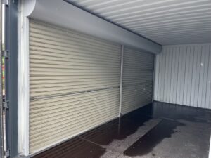 【横浜】高年式20FTドライスチールコンテナ　左パネル フルシャッター付き(NEWU2198997)