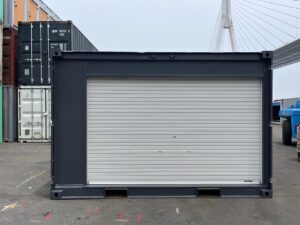 【横浜】中古12FTドライスチールコンテナ　外装塗装、ドア面シャッター付き(DM80425)