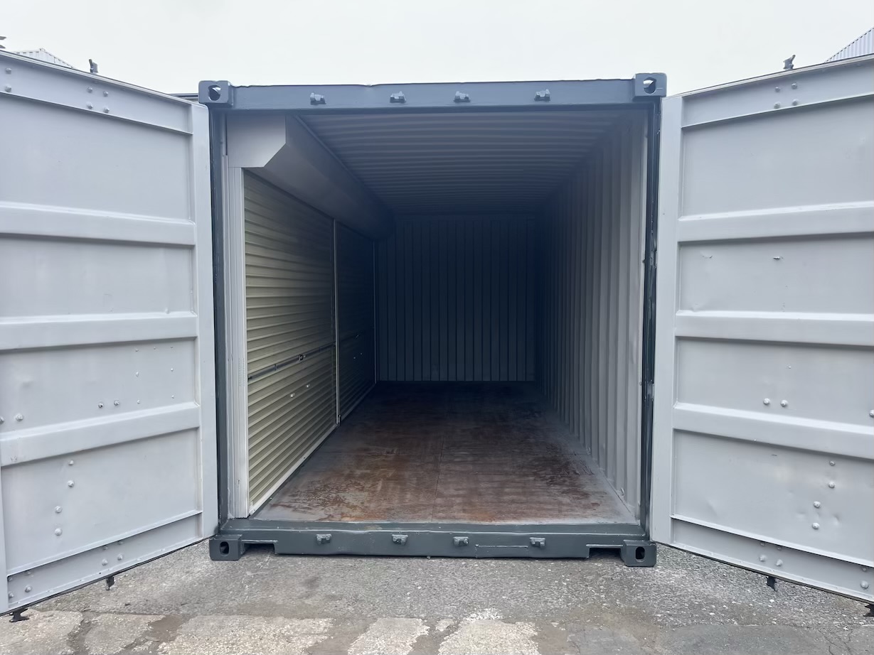 【横浜】中古20FTドライスチールコンテナ　左パネル フルシャッター付き(U2781957)