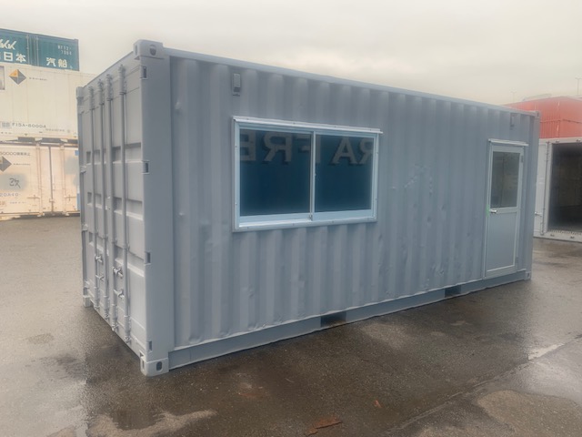 【神戸】中古20ftドライスチールコンテナ　グレー塗装、片開きドア、引き違い窓付き　TKCU3434091