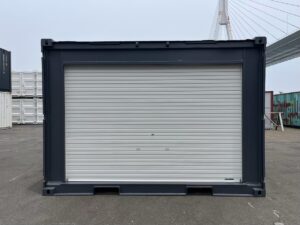【横浜】中古12FTドライスチールコンテナ　外装塗装、ドア面シャッター付き(U962052)