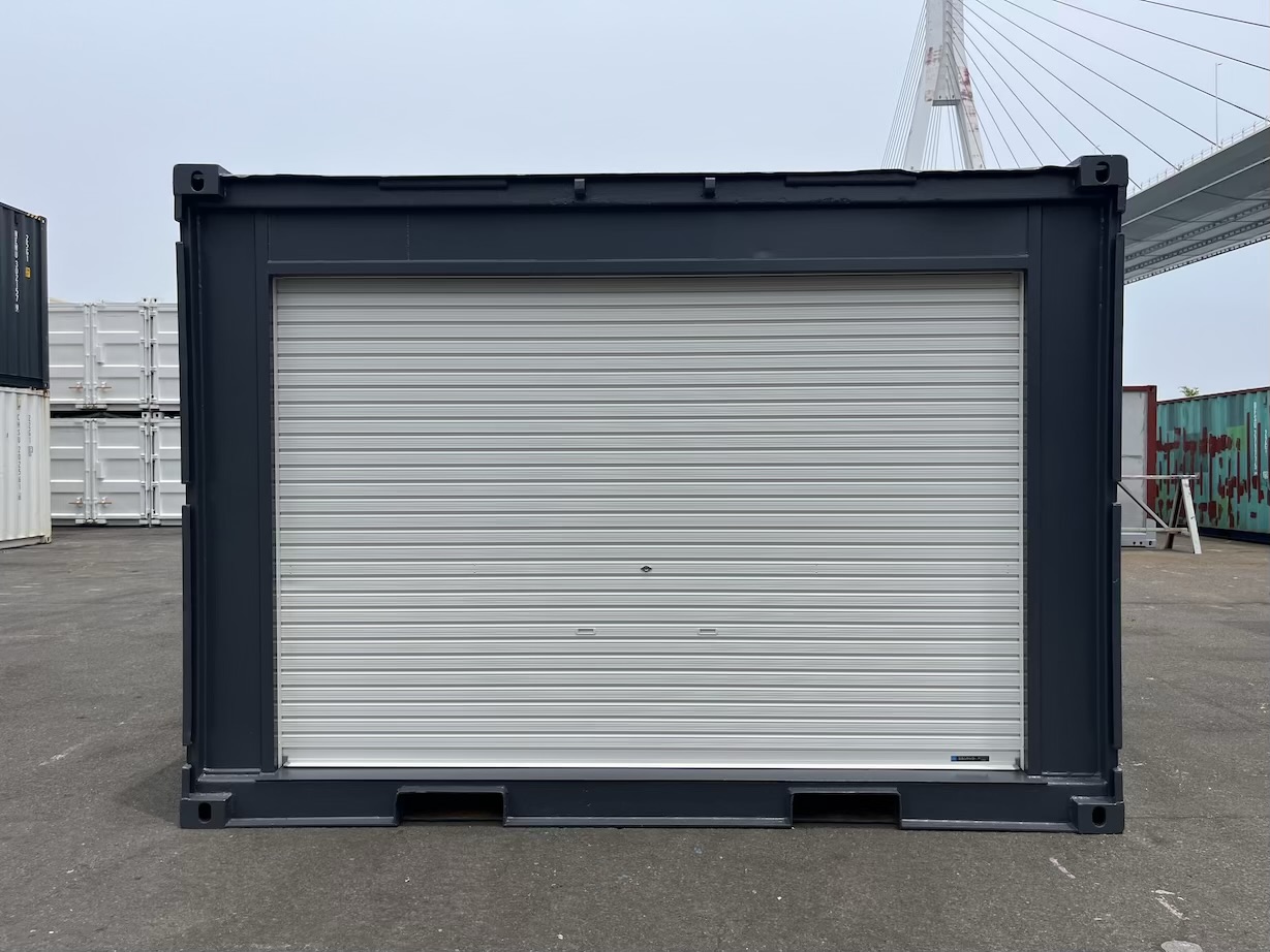 【横浜】中古12FTドライスチールコンテナ　外装塗装、ドア面シャッター付き(U962052)