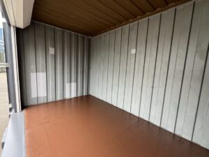 【横浜】中古12FTドライスチールコンテナ　外装塗装、ドア面シャッター付き(U962052)